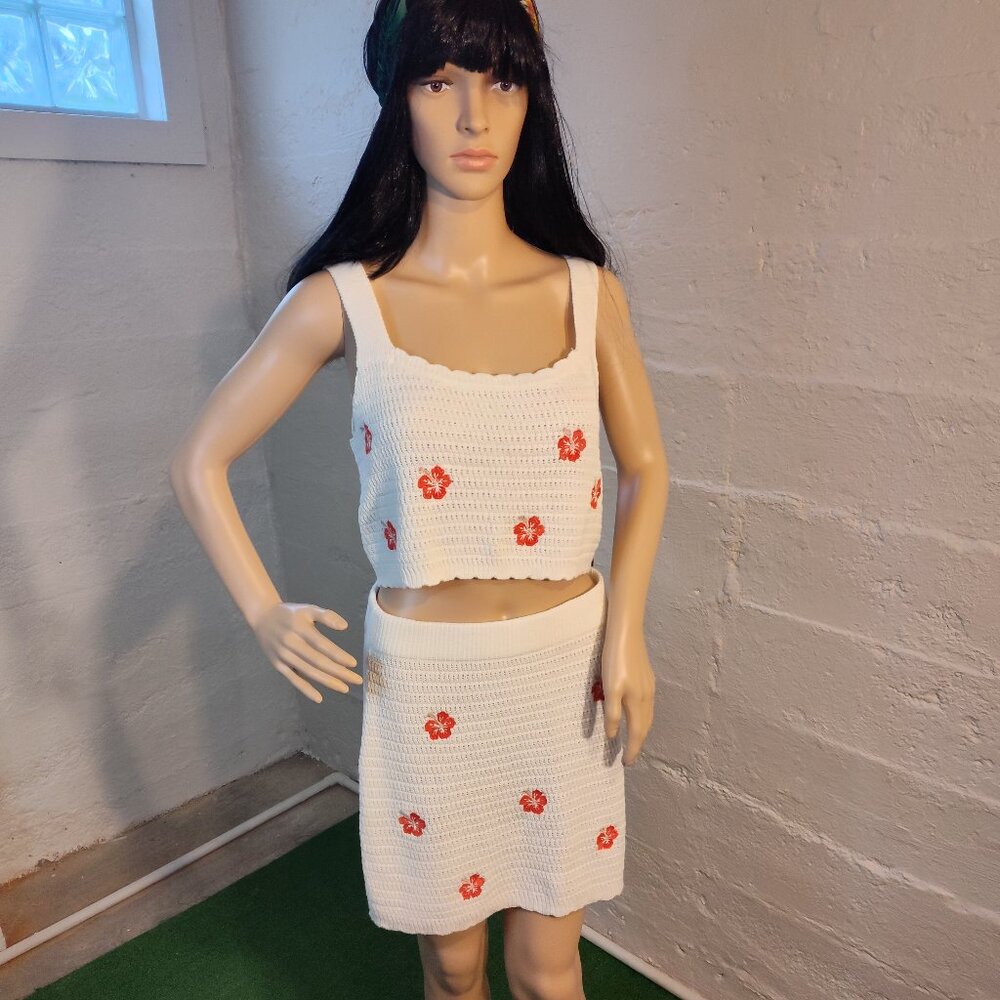 NWT Wild Fable White Knit with Flowers 2 Piece Cropped Tank & Mini Skirt Set M-L